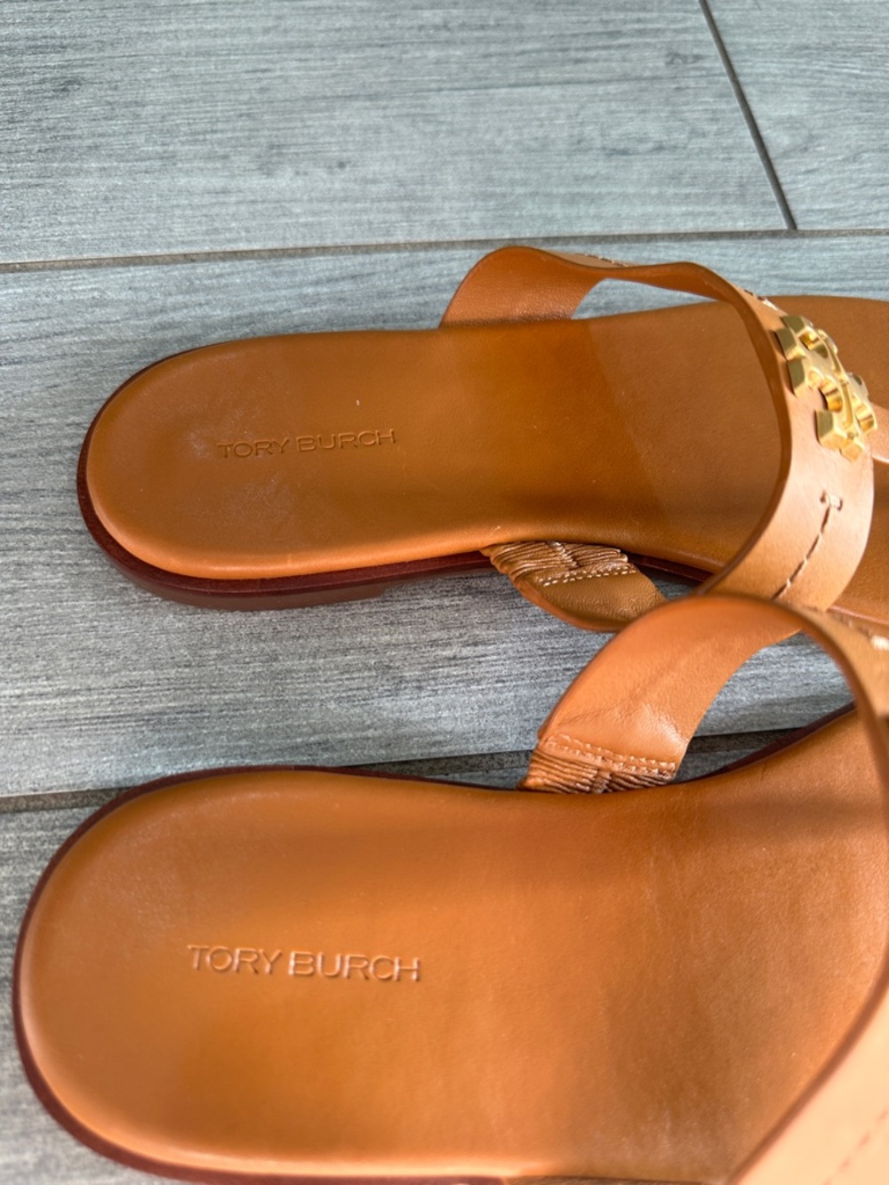 Tory Burch Mini Everly Flat Thong Sandal Size 10.5 Tan Leather Gold Logo New! - Picture 6 of 8